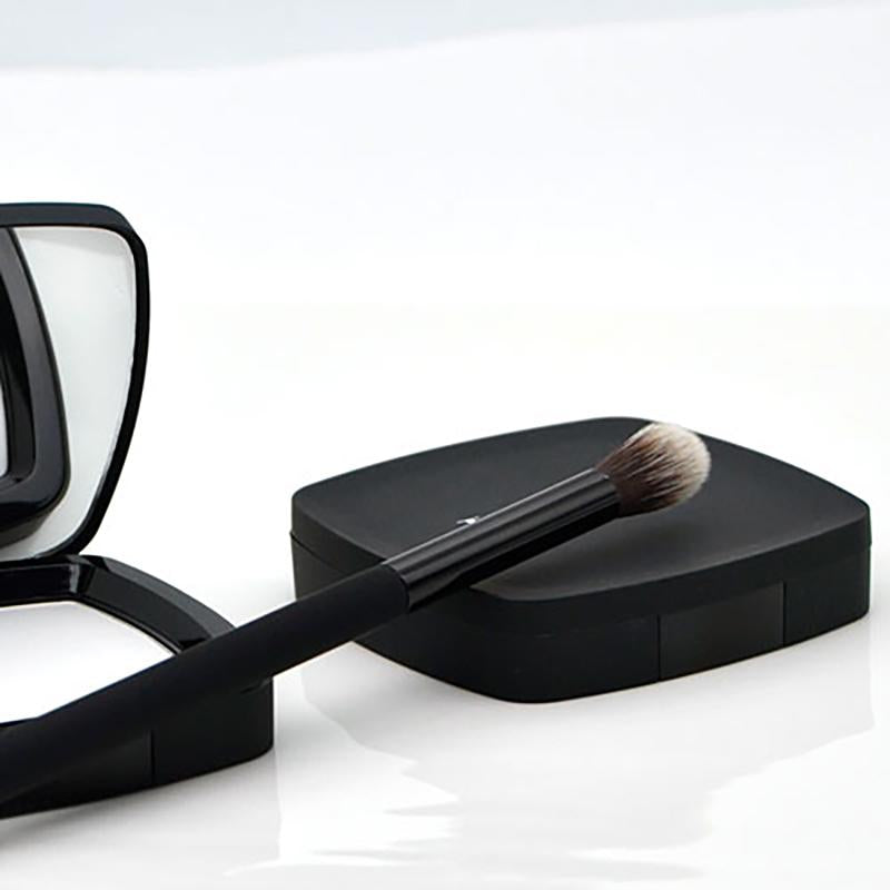 STROBBING BRUSH - LOLA Make Up